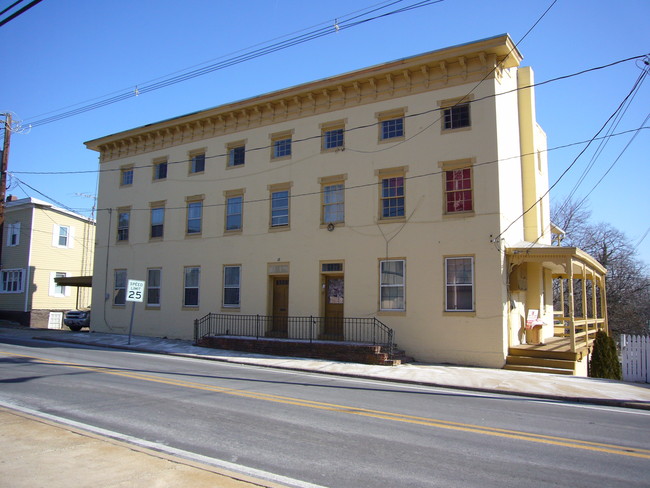 Building Photo - 16 N Church St