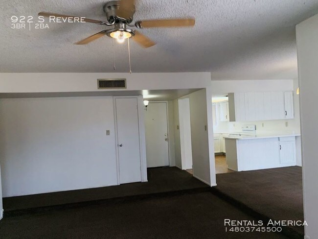 Building Photo - 922 S Revere