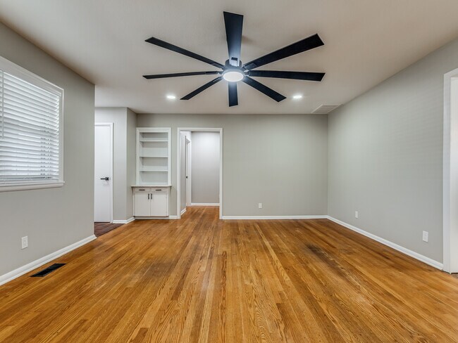 Building Photo - 4967 Princeton Dr