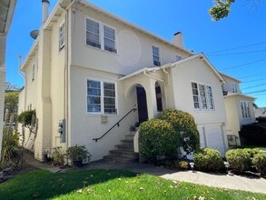 Building Photo - 2406-2408 Virginia St