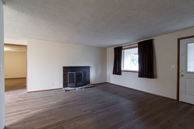 Foto del edificio - Beautiful 3 bedroom 1.5 bathroom home- Eve...