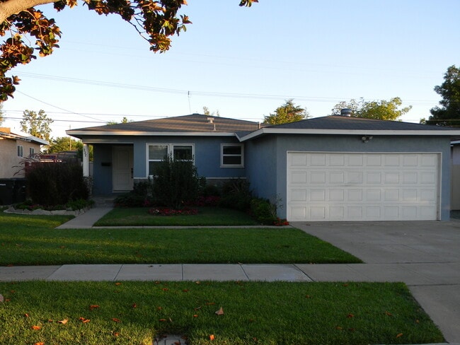 Building Photo - 332 E Oakmont Ave