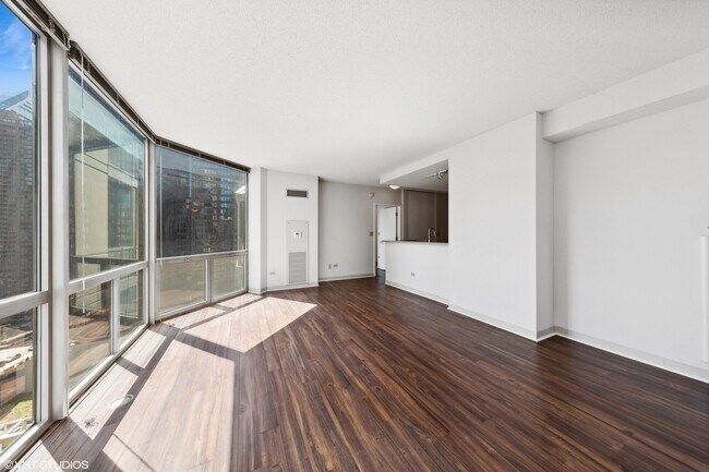 Foto del edificio - 222 N Columbus Dr
