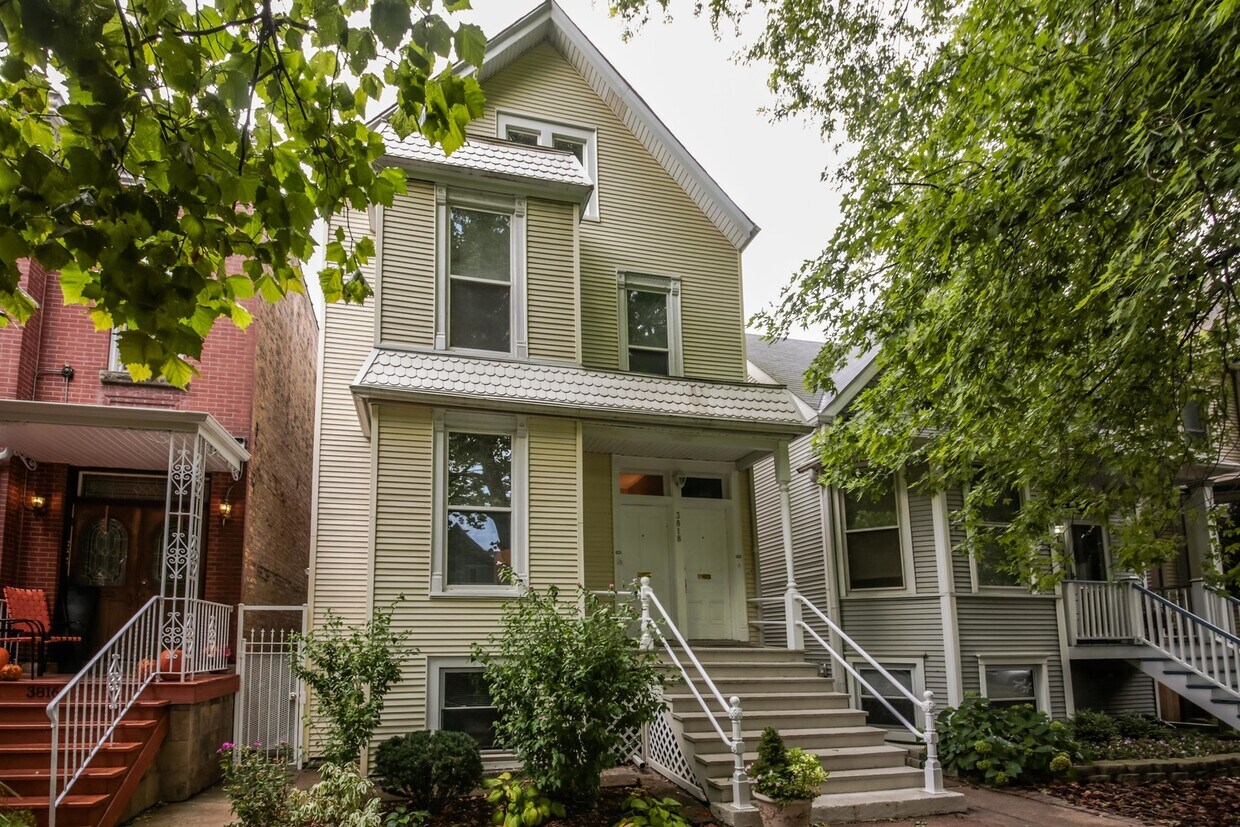 Primary Photo - 3818 N Hermitage Ave