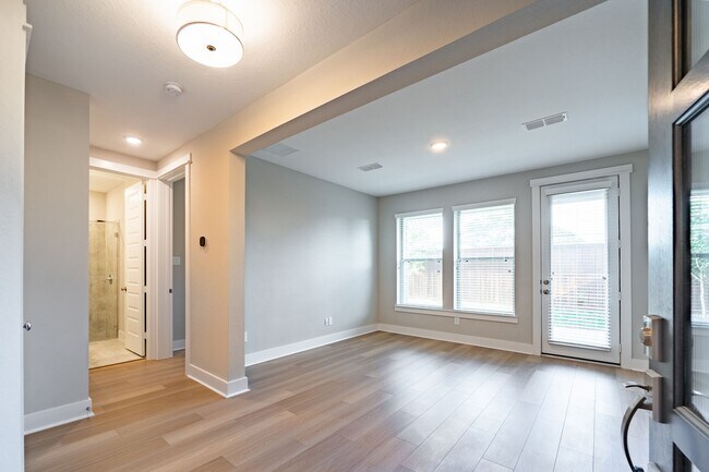 Foto del edificio - 10916 Brambling Wood Dr