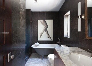 Foto del edificio - 630 NE 52nd St