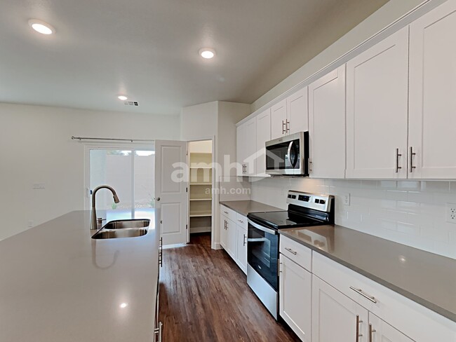 Building Photo - 9684 N Rancho Lozano