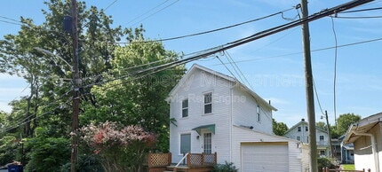 Building Photo - 1819 E Walnut St