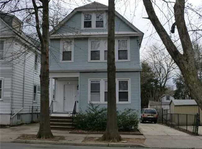 Building Photo - 24 Delavan St