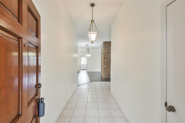 Foto del edificio - 10306 Wayward Wind Ln