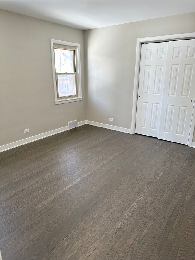 Foto del edificio - 2049 Hagen Ln