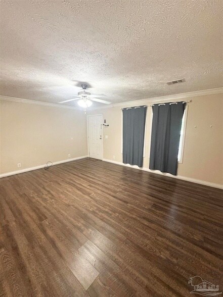 Foto del edificio - 1002 Mills Ave