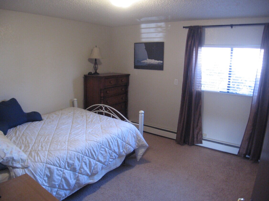 Primary Photo - 1140 Walnut Ave