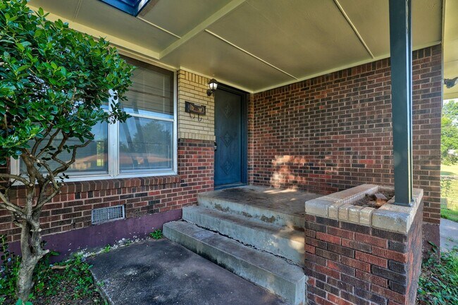Building Photo - 4 Bedroom rental