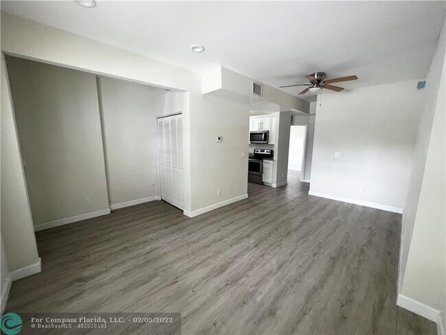 Foto del edificio - 627 Bunker Rd