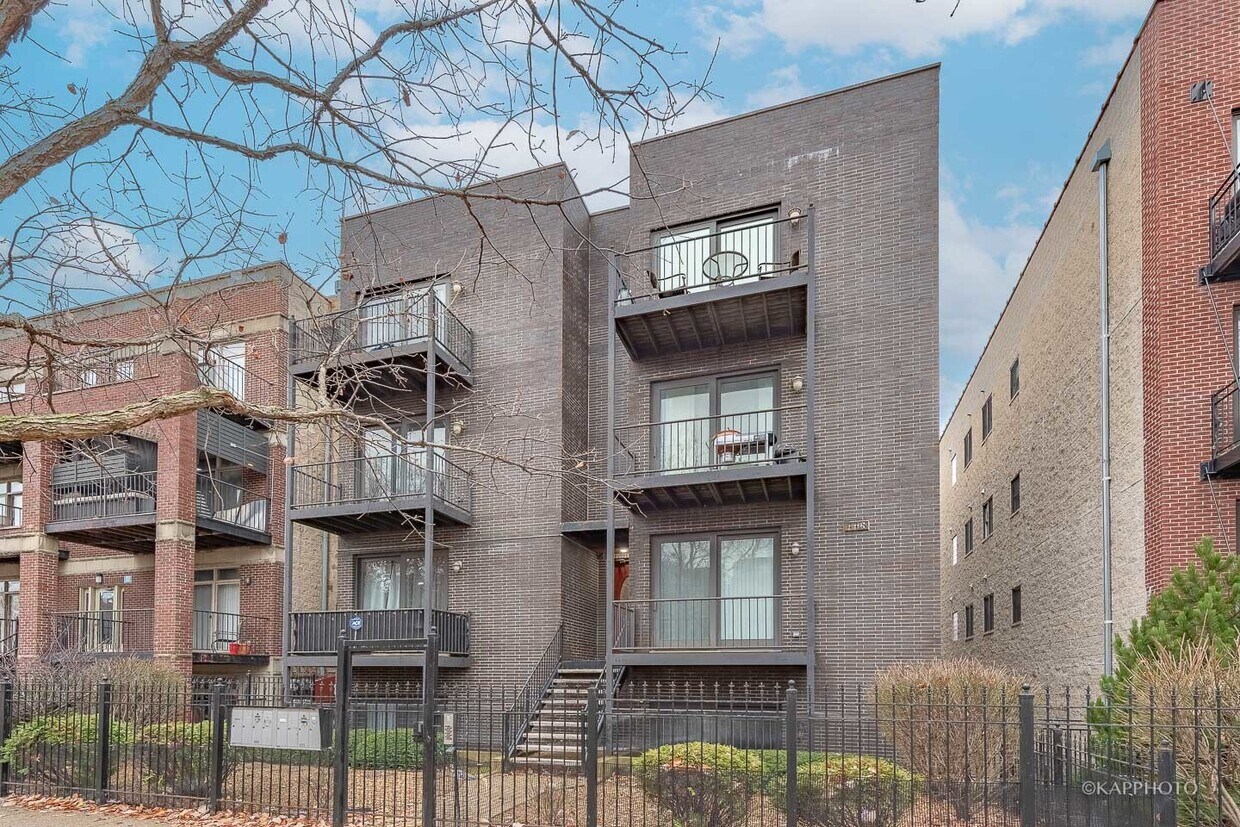 Foto principal - 4418 S Indiana Ave