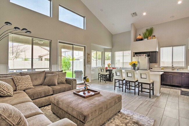 Building Photo - 8790 W Hayward Ave