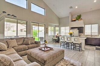 Building Photo - 8790 W Hayward Ave