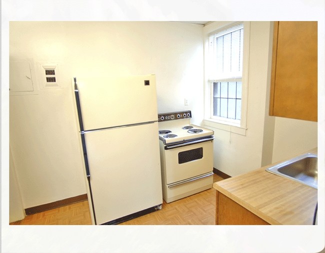 Kitchen - Hadley Hall Apartments