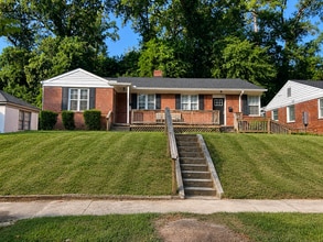 Building Photo - 403 S Waccamaw Ave