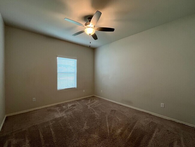Building Photo - 917 Martin St