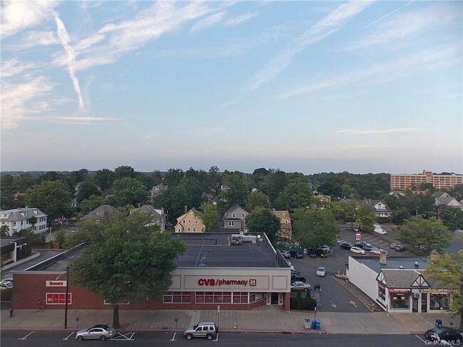 Building Photo - 300 Mamaroneck Ave