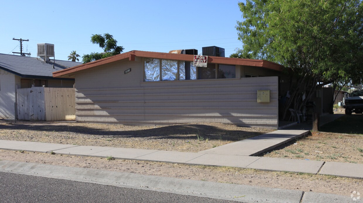 Primary Photo - 4803 E Willetta St