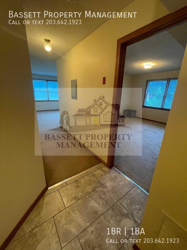 Building Photo - 30 Stoneycrest Dr