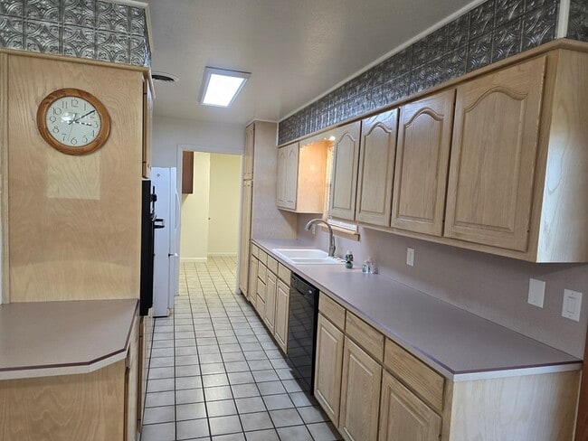 Building Photo - 4904 Locust Ave