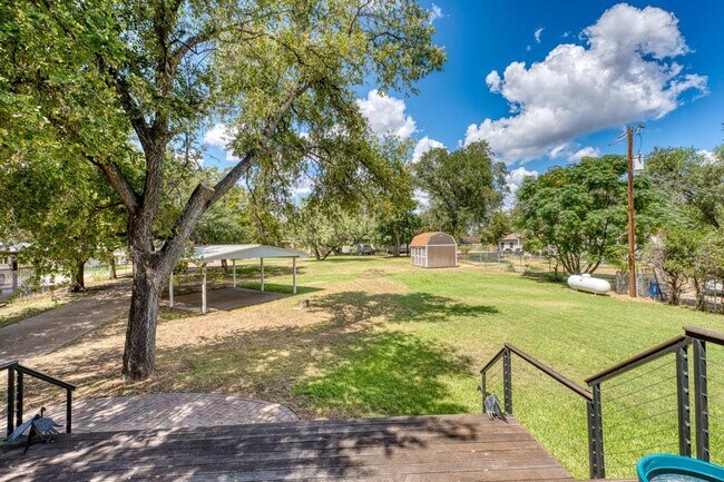 Foto del edificio - 303 Granite Shoals Ln