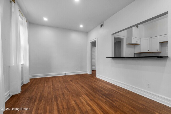 Foto del edificio - 409 W Gaulbert Ave