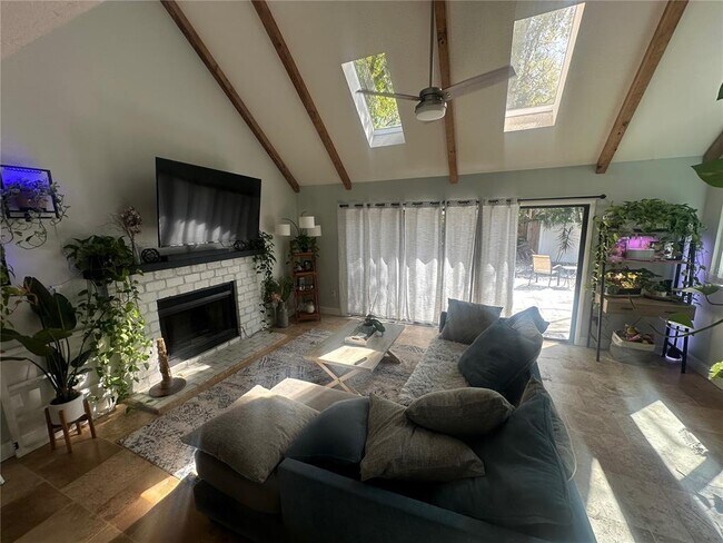 Foto del edificio - 4517 Groveland Ave