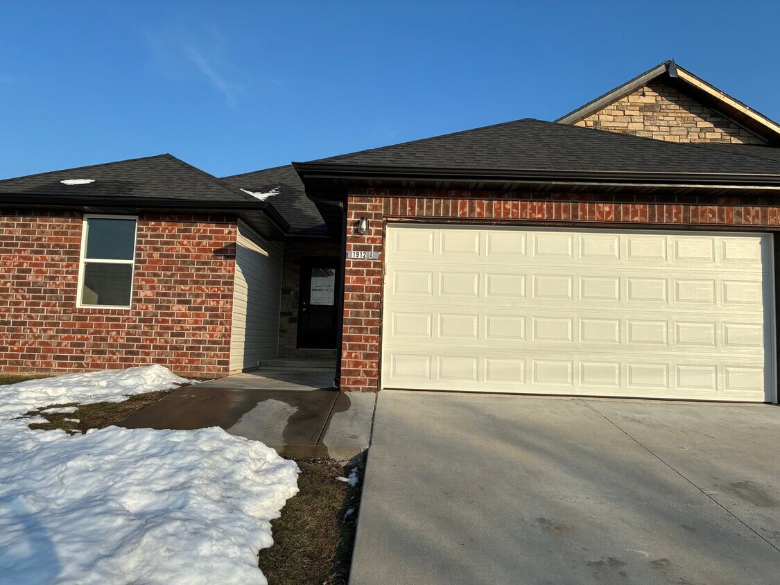 Foto del edificio - 3 Bedroom duplex - Ozark MO