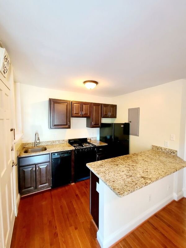 Foto del edificio - 2011 Rosewood Ave