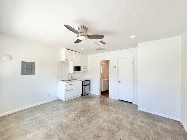 Foto del edificio - AVAILABLE NOW!! Studio Apartment in Palm Springs!!