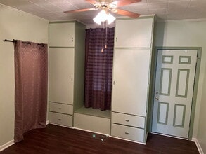 Building Photo - 504 E 3rd St