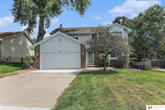 Building Photo - 1611 S 168th Ave