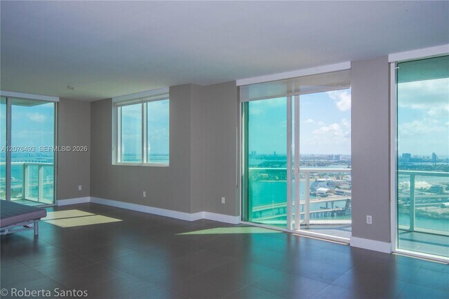 Foto del edificio - 244 Biscayne Blvd
