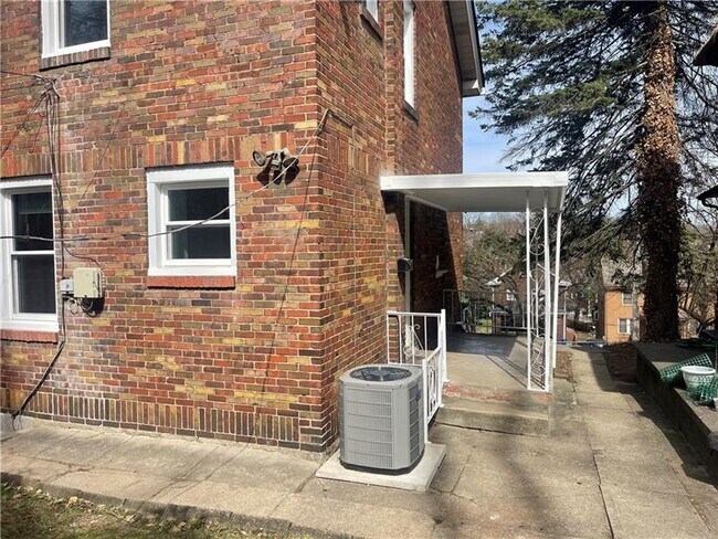 Foto del edificio - 2862 Beechwood Blvd