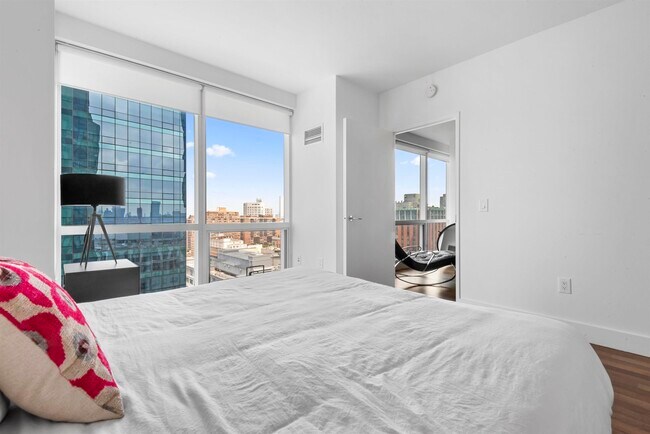 Foto del edificio - 77 Hudson St