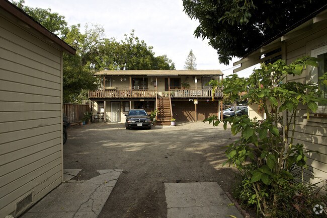 Building Photo - 357 Richmond Ave