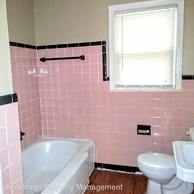 Building Photo - 2 br, 1 bath House - 1105 Robin Hood Ln.