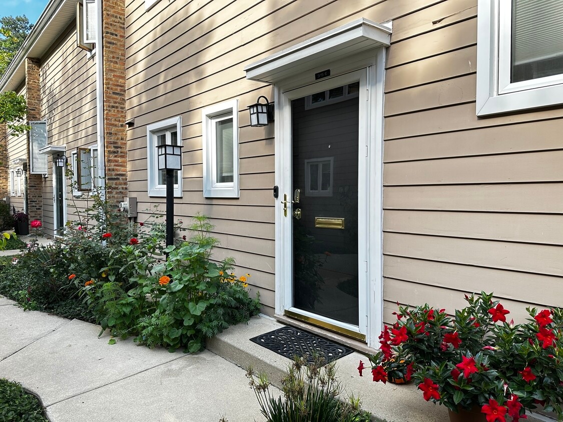 Primary Photo - 315 Hawthorn Ave