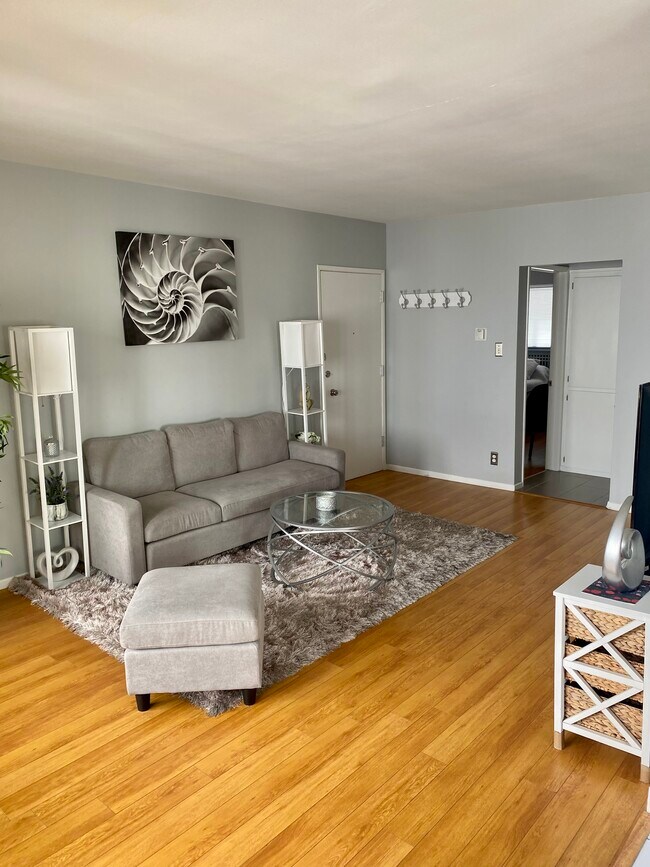 Foto del edificio - 11844 Darlington Ave