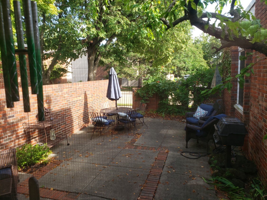 Private backyard - 1929 Hyde Park Dr