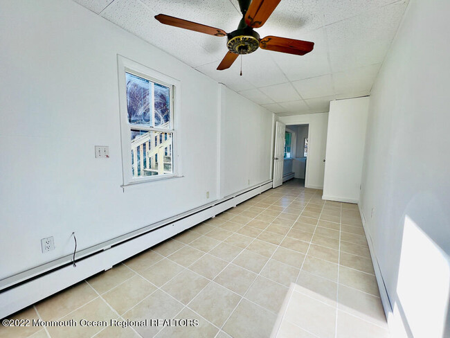 Building Photo - 362 Bay Ave