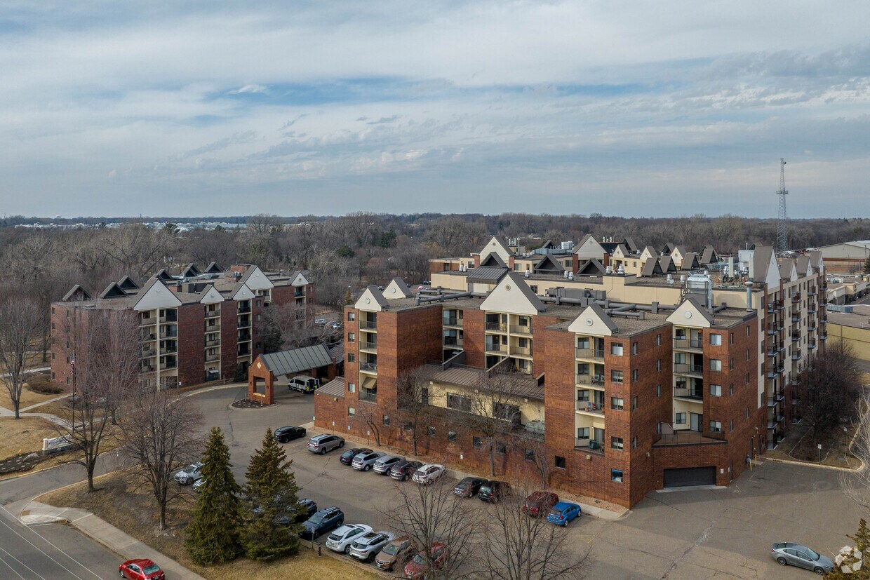 Building Photo - Covenant Living of Golden Valley