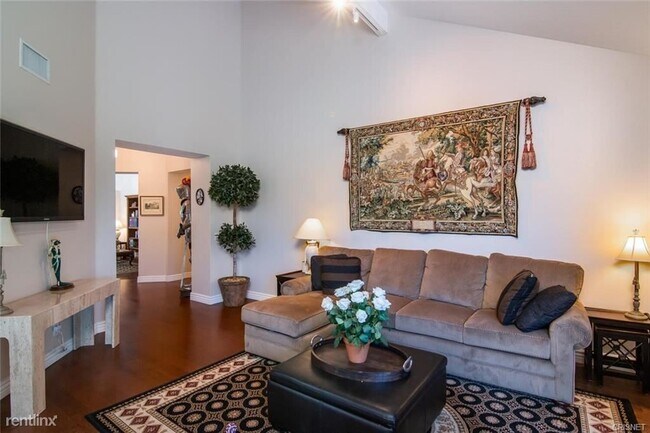 Building Photo - 3 br, 2 bath House - 7954 Cowper Ave