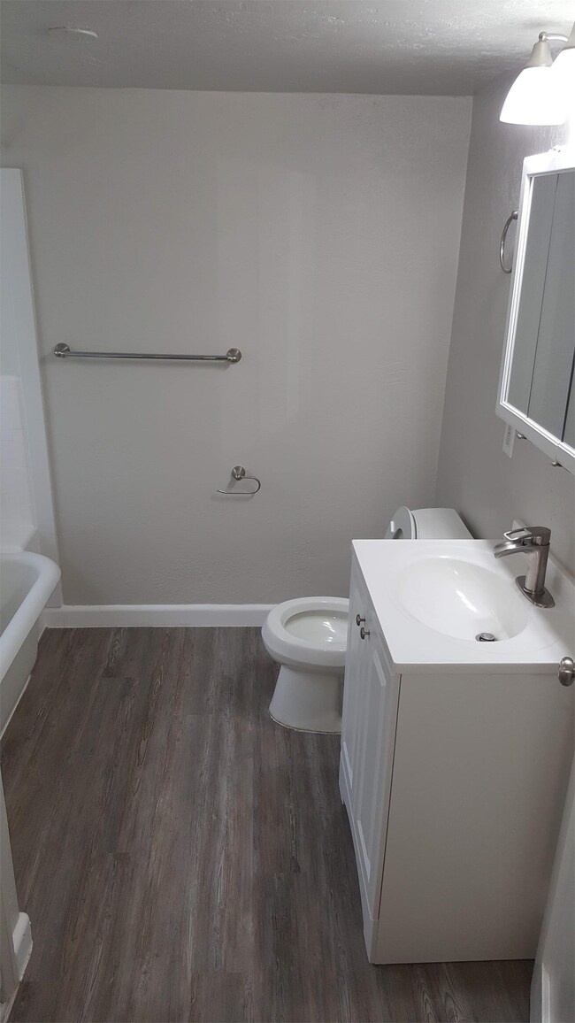 Foto del edificio - 4220 Highland Dr