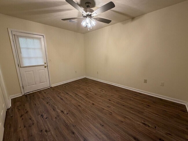 Foto del edificio - 1337 Kent Dr